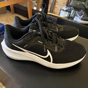 NIKE Air Zoom Pegasus 40, size women's 8